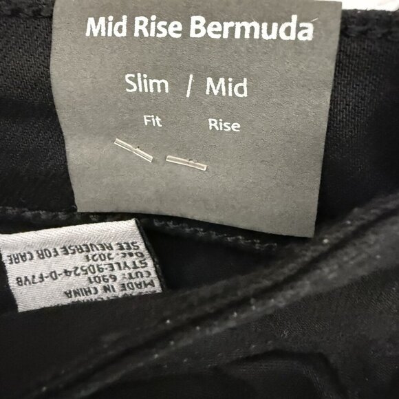 Tractr Bermuda Shorts Womens 4 Black Mid Rise Distressed Raw Hem Slim Fit NWT - Picture 11 of 12